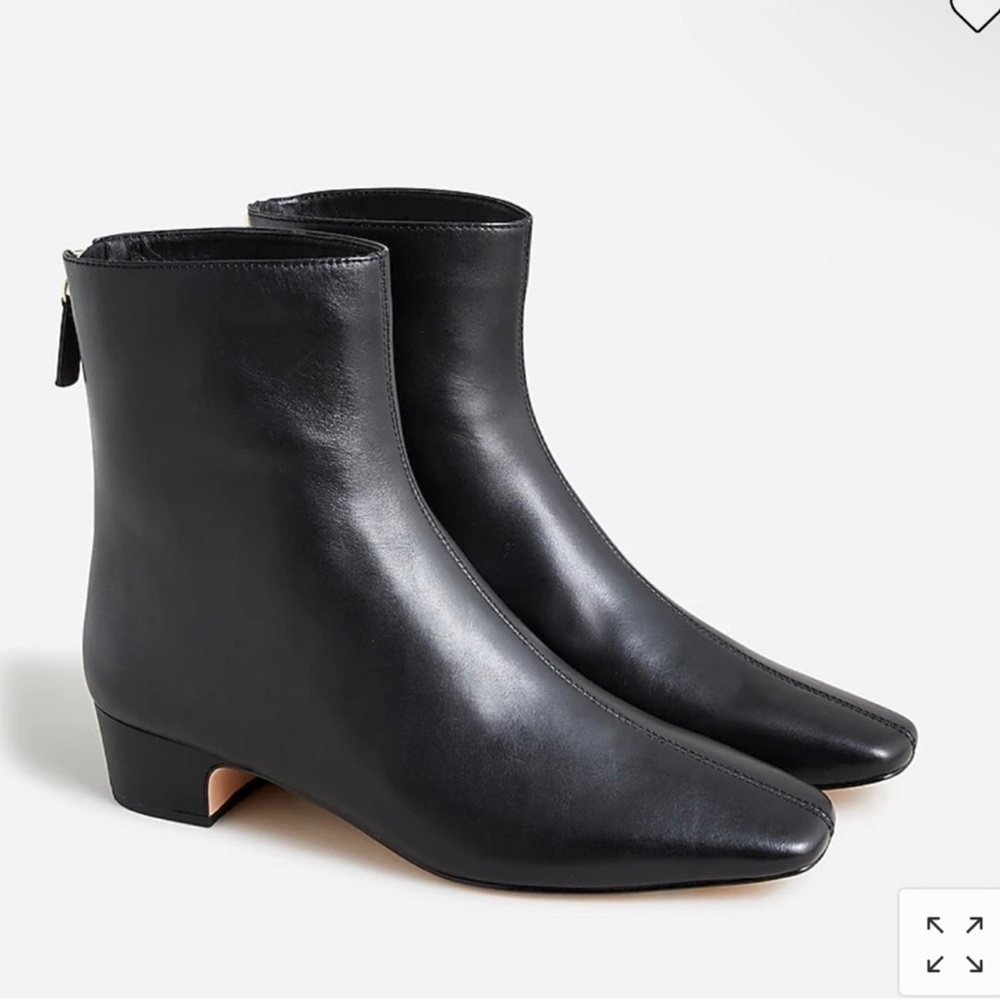 NWOB Roxie back-zip ankle boots in leather Size 9.5 Black